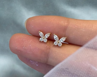 Pendientes de mariposa de plata de ley bañados en oro con circonitas