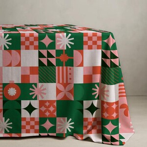 Pink Green Christmas Geometric Tablecloth – Handmade Modern Holiday Patchwork Design for Festive Dining & Winter Home Decor