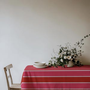 Mantel a rayas rosa frambuesa, rojo y blanco: un mantel moderno y llamativo, ropa de mesa retro para comidas diarias, brunch y cafeterías.
