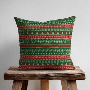 Green Red Christmas Knit Pillow – Cozy Nordic Reindeer & Snowflake Holiday Cushion for Winter Home Decor