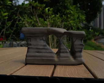 Pierre perforée Wuling naturelle · Pierre savante creuse du pavillon · Gongshi chinois
