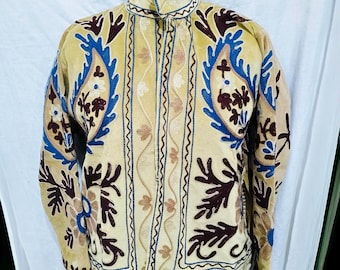 Giacca ricamata in velluto Suzani, cappotto da donna fatto a mano, giacca in velluto Suzani, cappotto in velluto ricamato, giacca ricamata in stile boho, abbigliamento Suzani