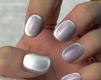Silberne Katzenauge-Nägel, extra kurz, Squoval – Minimale Chromnägel – Handgemacht – AuraNails