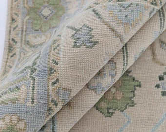 Handmade Oushak Wool Rug: Contemporary Turkish Rug in Neutral Tones