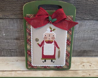 CHRISTMAS MINI BREADBOARD (Primitive Green) - Cross Stitch Finishing Board, Wood Blank with Fabric Mat, Cross Stitch Backer