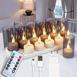 Puede incluir: Juego de velas LED en soportes de vidrio transparente, con mando a distancia, cables USB y adaptador de corriente. Las velas emiten una luz cálida y parpadeante. Ideal para la decoración del hogar y crear ambiente.