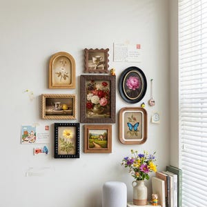 Marcos de fotos vintage de estilo mixto con formas variadas para pared y mesa, ideales para la decoración del hogar y la galería de fotos.