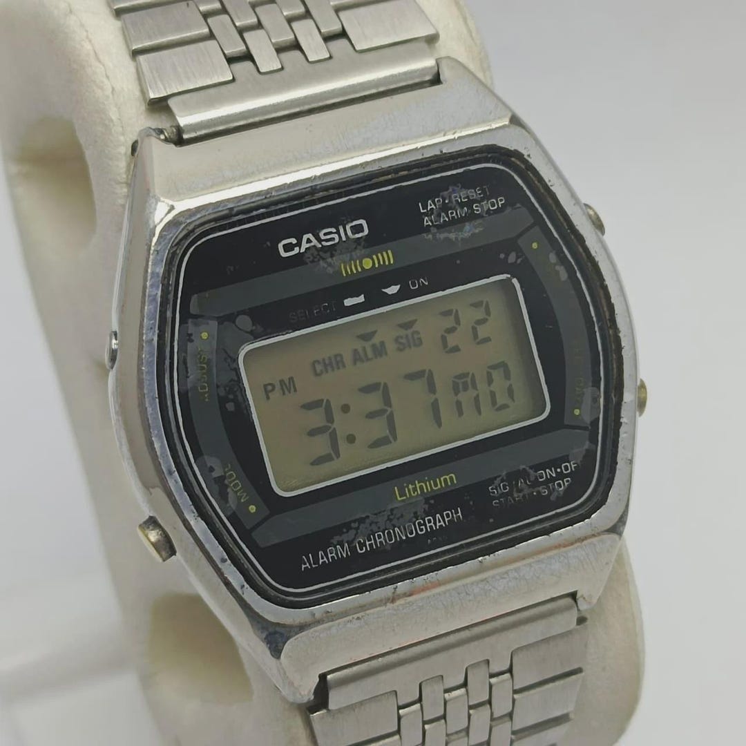 Casio 108 A852 Chronograph Alarm Digital Quartz Vintage Men's