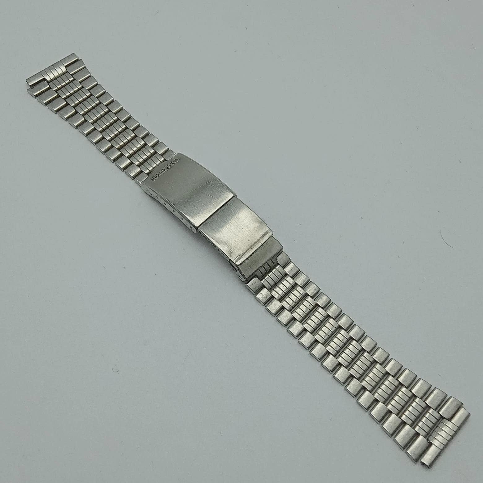 19 Mm Seiko XGA 690 Stainless Steel A129-5000 Vintage Men's Watch