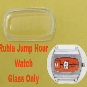 Puede incluir: Un cristal de reloj rectangular transparente y un reloj digital vintage Ruhla Jump Hour con esfera naranja. La esfera muestra la hora y la palabra "digital". El texto "Ruhla Jump Hour Watch Glass Only" es naranja.