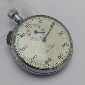 Cronómetro vintage Omega de cuerda manual calibre 9300 (requiere mantenimiento)