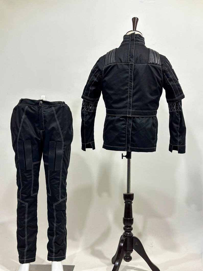 Puede incluir: Juego de tres tazas de cer&aacute;mica con acabado mate moteado. Las tazas son en tonos crema, gris claro y gris oscuro. Cada taza tiene un dise&ntilde;o simple y minimalista, ideal para caf&eacute; o t&eacute;.