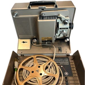 Vintage 8MM Film Projector - Excellent - 8mm Argus Show Master portable projector