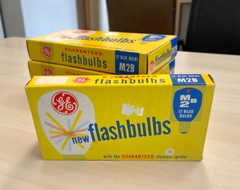 Vintage Flash Bulbs - GE Size M2B Flashbulbs - New Old Stock - 12 Bulbs per box