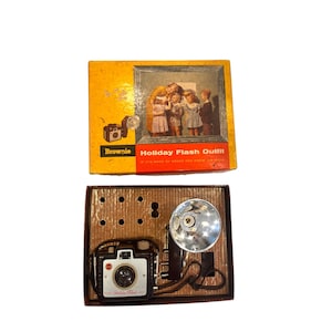 Vintage Film Camera - Kodak  Holiday Camera with Flash Outfit with box