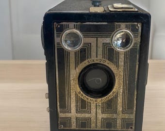 BROWNIE JUNIOR Six-20 カメラ Kodak Six-20 Brownie Junior (Super Model) Camera Information | The