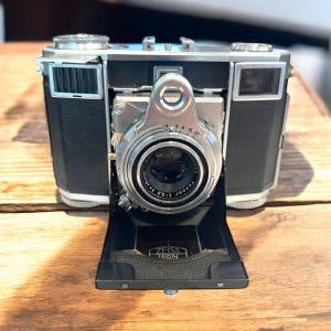 Zeiss Ikon Contessa 35MM Camera - Pristine