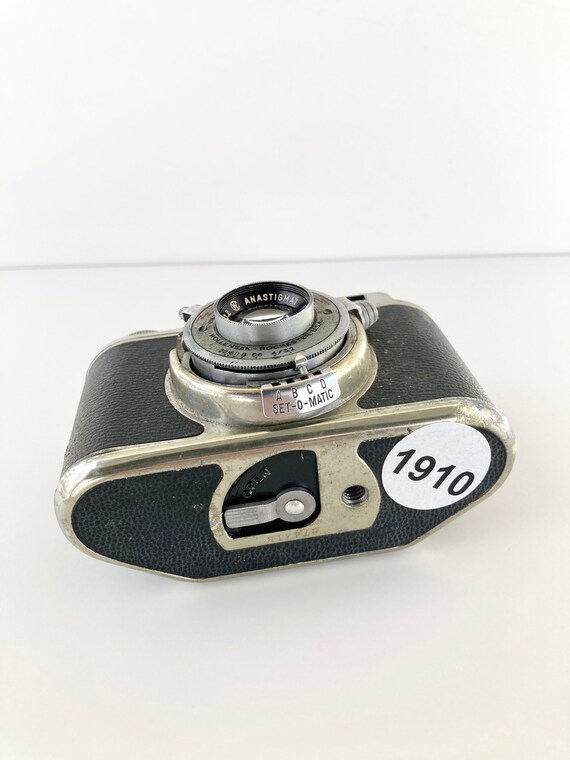 Vintage film camera - Bolsey 1950's Model B22 Camera - See
