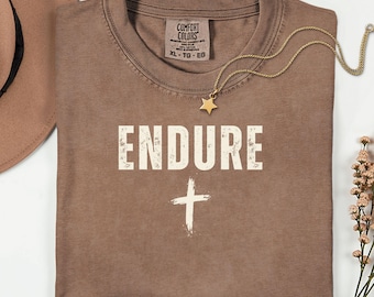 Camiseta cristiana de gimnasio con texto "Endure Faith" para hombres y mujeres.