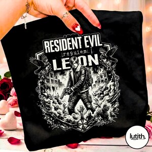 Leon Kennedy Resident Evil Requiem Design, Resident Evil Retro Design Png, Sublimacja Leon Kennedy Design Png (Digital Download) zdjęcie 2