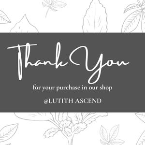 Może przedstawiać: Karta z podziękowaniami z ciemnoszarym tłem i białym tekstem, kt&oacute;ry brzmi "Thank You for your purchase in our shop @LUTITH ASCEND". Tło ma biały kwiatowy wz&oacute;r.