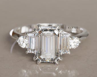 Damen Verlobungsring, Mittelstein 1,8 Karat Smaragd Moissanite Ring, Seitenstein Rundschliff Vorschlag Ring, Silber Zierliche Ring für Sie