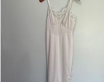 Vintage Vanity Fair jaren 1950 kanten rand nylon tricot slip, maat 36