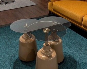 Set unico di 3 tavolini impilabili, tavolini rotondi in vetro, mobili moderni per il soggiorno, tavolini laterali minimalisti, decorazioni per la casa di gusto estetico.
