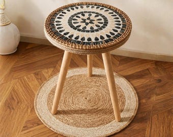 Table d'appoint mosaïque, table basse ronde, table d'appoint en rotin, décoration bohème, petit tabouret en bois, table de chevet esthétique, décoration artisanale