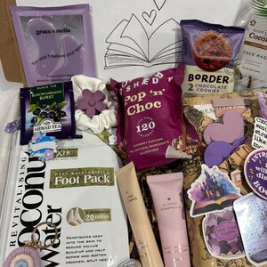 Blind date with a book box, surprise for her, bookish gift box for book lovers, book treats, bookish gifts, wrapped surprise, gifts for her