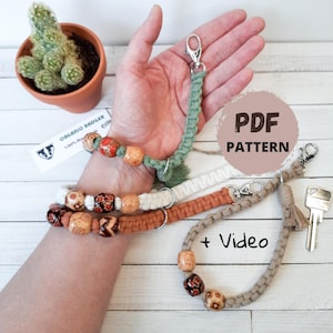 Macrame Wristlet Tutorial | Adjustable Keychain Bracelet with Wooden Beads | DIY Phone Strap Pattern