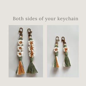 both sides of macrame daisy keychains