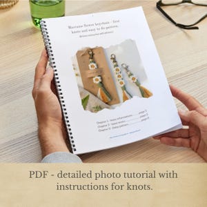 Printed PDF instructions  for macrame daisy keychain. Boho gift idea.