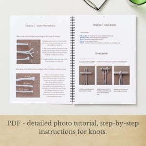 Peut inclure: Livre ouvert &agrave; spirales avec des instructions de n&oelig;uds macram&eacute;. Les pages pr&eacute;sentent des sch&eacute;mas et du texte expliquant les diff&eacute;rents types de cordons macram&eacute; et les techniques de nouage. Le texte comprend "Chapitre 1 - informations de base" et "Chapitre 2 - n&oelig;uds de base".