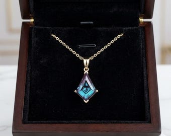Collar con colgante de alejandrita talla cometa, plata de ley estilo art déco, joyería nupcial sencilla para mujer.