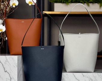Minimalist Genuine Leather Bucket Tote: Modern Shoulder Bag