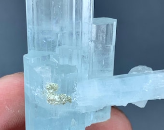 パキスタン、スカルドゥのシガール鉱山産、32グラムの天然ブルーアクア