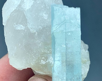 スカイブルーアクアマリン結晶、パキスタン・シガール鉱山産（86