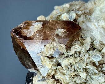 Raro topazio naturale terminato con muscovite e albite – 420 g Pakistan, esemplare di cristallo / minerale da collezione