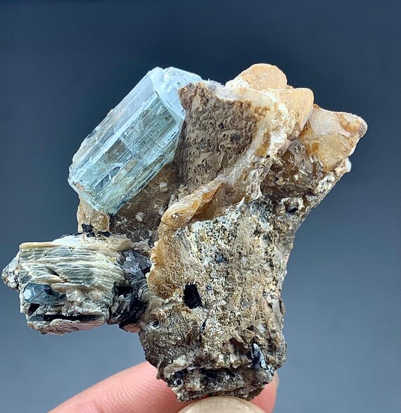 29グラムの希少アクアマリン結晶（シュロールコンバイン標本付き 