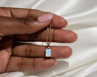 Moonstone Pendant Necklace,Crystal Jewelry, June Birthstone Necklace for Intuition & Emotional Balance