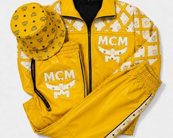 MCM Gelb Weisses Leder authentischer Trainingsanzug Herrenjacke, Hose, und Mütze 3-Teilig Set Custom