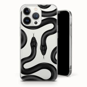 Puede incluir: Funda transparente para teléfono con un diseño de serpiente negra sobre fondo blanco. El diseño incluye dos serpientes con sus lenguas y varios segmentos del cuerpo de la serpiente. La funda se muestra sobre un fondo blanco.