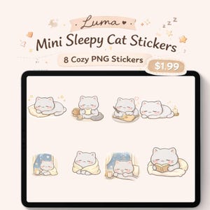 Op de afbeelding: Een tablet met "Mini Sleepy Cat Stickers". De stickers tonen schattige cartoonkatten in gezellige poses, zoals slapen, thee drinken en lezen. De stickers zijn in PNG-formaat. De tekst luidt "8 Cozy PNG Stickers".