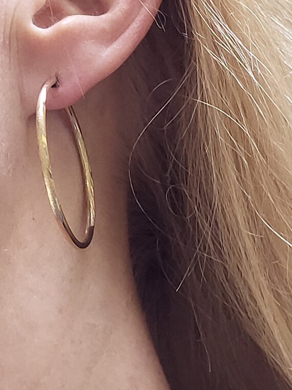 14k Gold Diamond Cut Hoop Earrings - image 4