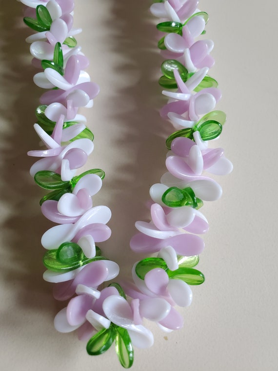 Vintage Plastic Lavender Flower Necklace - image 3