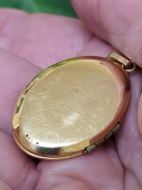 Vintage 12k gold filled Etched Picture Locket - image 9