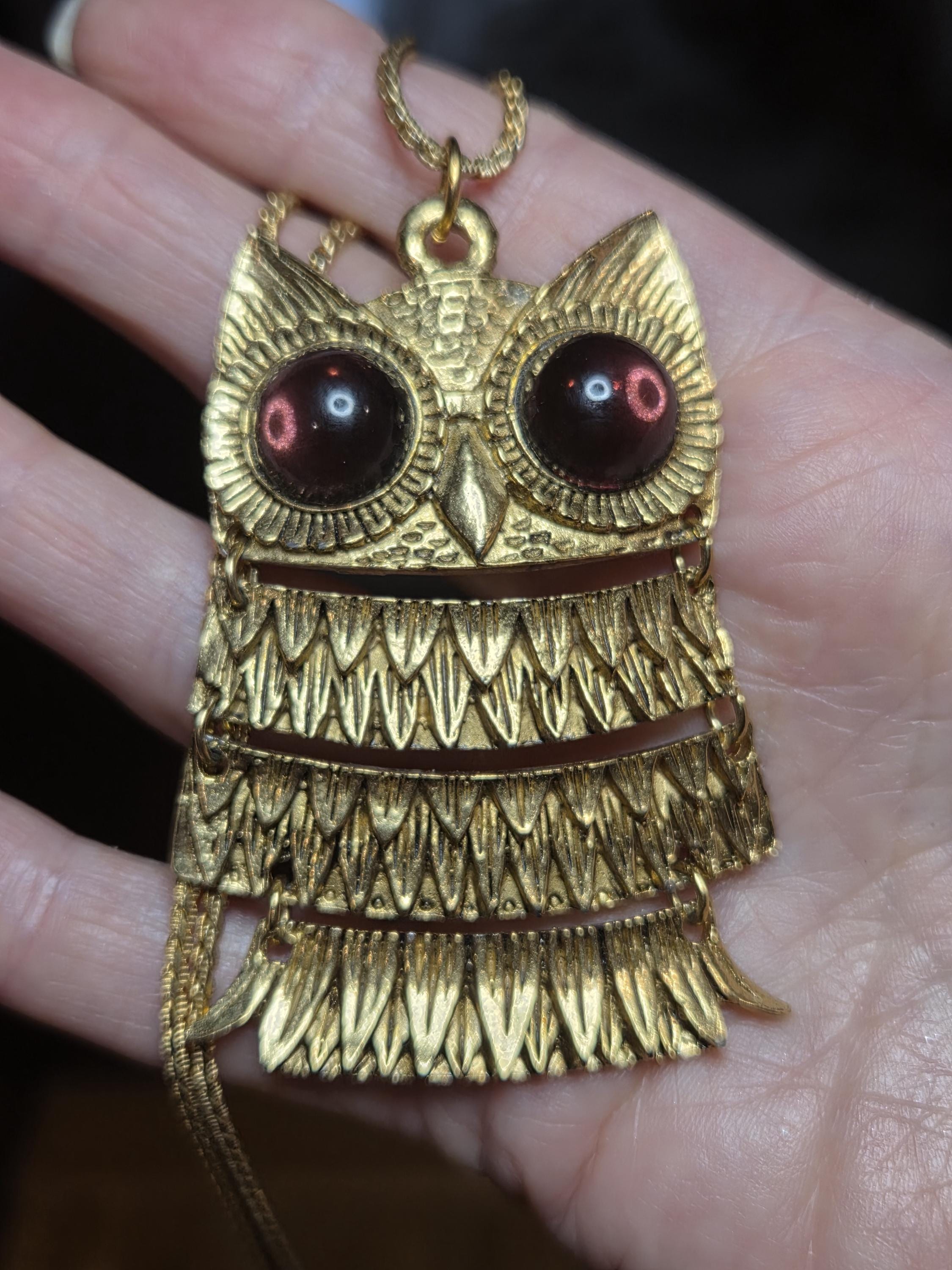 Vintage Owl pendant Articulate body goldtone on chain