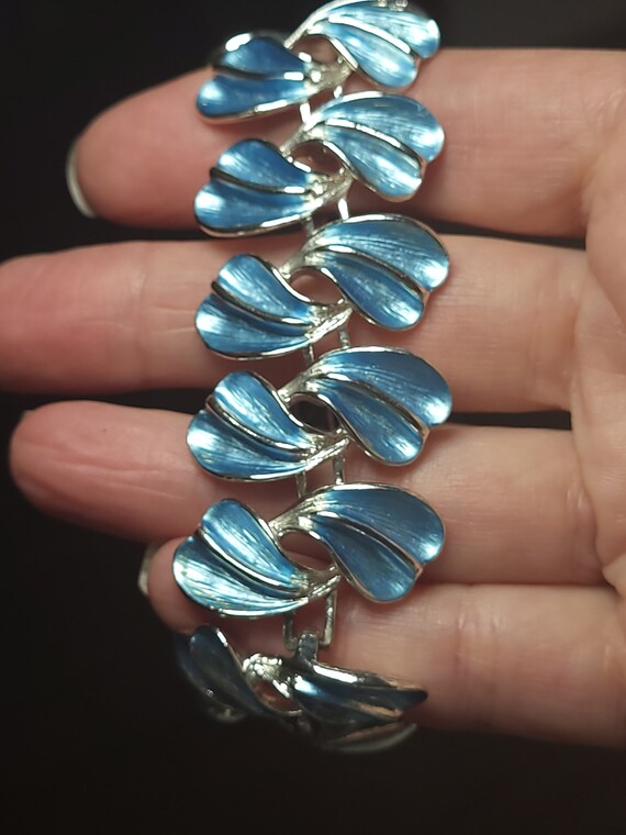 Gorgeous Vintage Blue waterlily Silvertone Bracel… - image 6