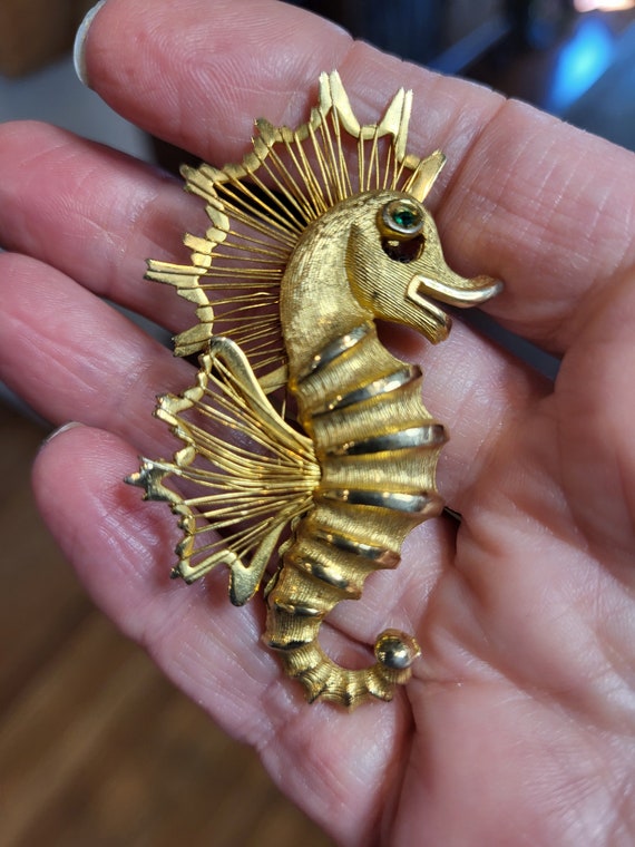 Vintage 1960s Spinneret Monet Goldtone Seahorse Br